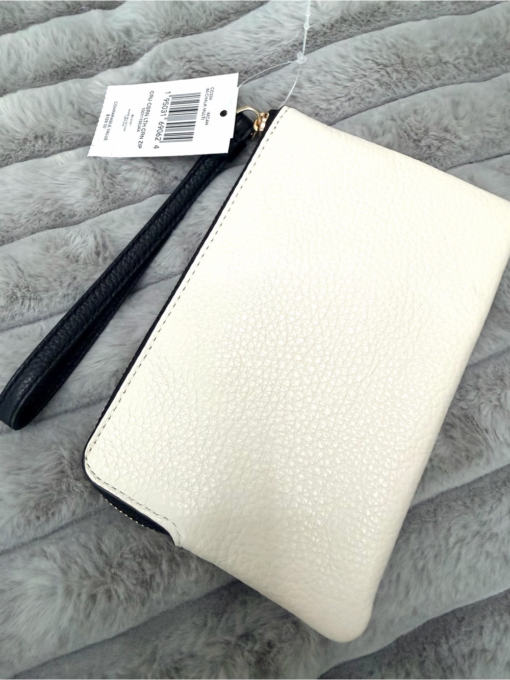 Coach Disney Collab Cruella Wristlet - Picture 4 of 6